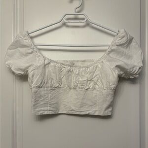 6/$32🛍️ Aritzia | Sunday Best White Puff Sleeve Crop Top, S